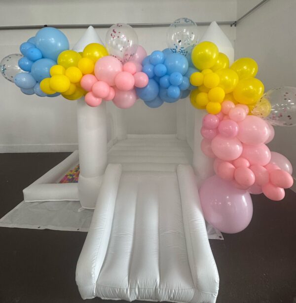 CASTLE BOUNCE HOUSE - Image 2